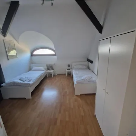 Apartment Dg Links Penzini Monteurzimmer E Durlach Fuer 6 Personen Karlsruhe