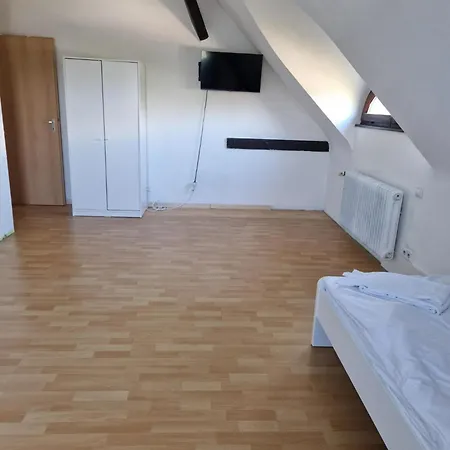 公寓 Dg Links Penzini Monteurzimmer E Durlach Fuer 6 Personen *