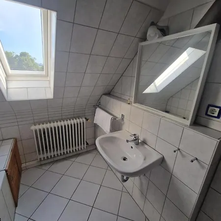 Dg Links Penzini Monteurzimmer E Durlach Fuer 6 Personen Apartment Karlsruhe